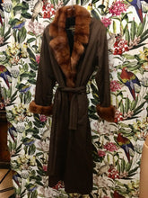 Charger l'image dans la galerie, Trench Vison Yves Saint Laurent fourrures taille 42
