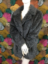 Charger l&#39;image dans la galerie, Manteau en fausse fourrure Vanessa Bruno taille 36
