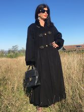 Charger l'image dans la galerie, Superbe manteau Yves Saint Laurent Fourrures taille 42
