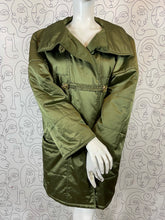 Charger l&#39;image dans la galerie, Manteau matelassé kaki Nina Ricci taille 38
