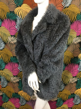 Charger l&#39;image dans la galerie, Manteau en fausse fourrure Vanessa Bruno taille 36
