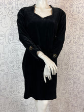 Charger l'image dans la galerie, Robe en velours vintage Guy Laroche taille 38
