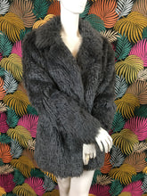 Charger l&#39;image dans la galerie, Manteau en fausse fourrure Vanessa Bruno taille 36
