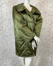 Charger l&#39;image dans la galerie, Manteau matelassé kaki Nina Ricci taille 38
