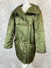 Charger l&#39;image dans la galerie, Manteau matelassé kaki Nina Ricci taille 38
