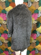 Charger l&#39;image dans la galerie, Manteau en fausse fourrure Vanessa Bruno taille 36
