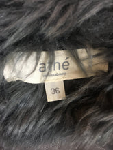 Charger l&#39;image dans la galerie, Manteau en fausse fourrure Vanessa Bruno taille 36
