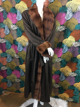 Charger l'image dans la galerie, Trench Vison Yves Saint Laurent fourrures taille 42
